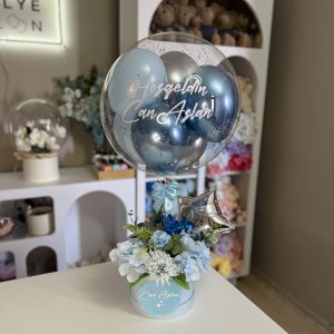 Çiçek kutusu ve balon konsept